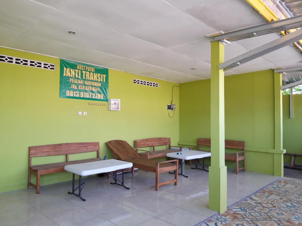 male room @JTH  Maguwo Екстериор снимка